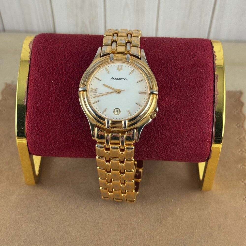 Super Nice Vintage Sculptured Accutron Bulova T2 Watch